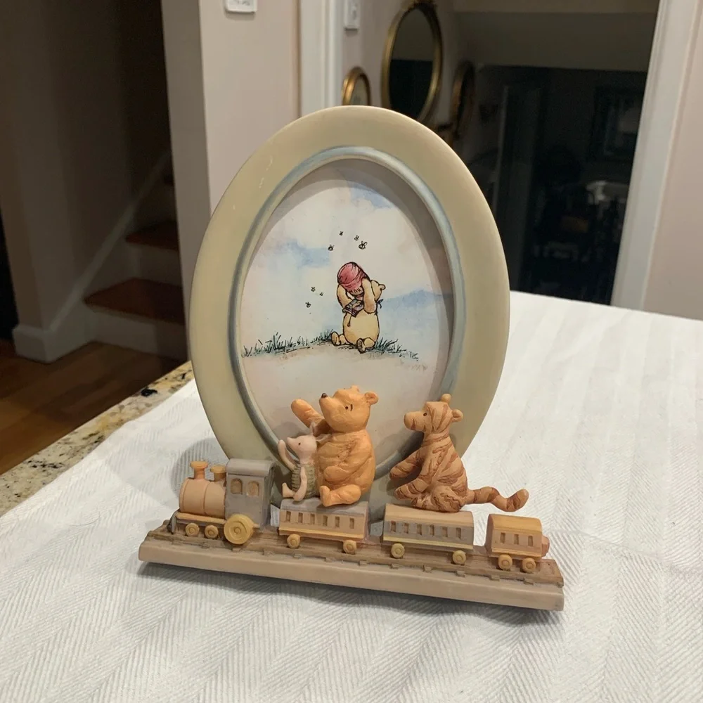 Disney Charpente Vintage Winnie the Pooh Tigger Piglet Train Oval Picture Frame